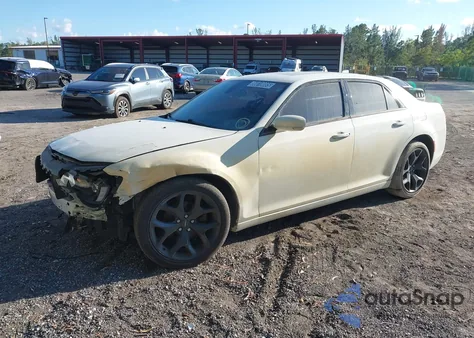 2021 Chrysler 300 300S z USA, uszkodzony, nr VIN 2C3CCABG0MH537039